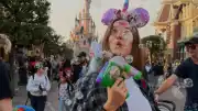Serenay Sarıkaya, Paris Moda Haftası Öncesi Disneyland'da Eğlendi