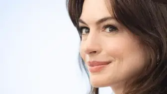 Anne Hathaway, People Dergisi Tarafından 'Dünyanın En Güzel Kadını' Seçildi