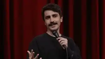 Komedyen Deniz Göktaş'ın Biyografisi ve Kariyer Yolculuğu