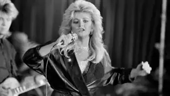 Müzik Dünyasının Efsane Sesi Bonnie Tyler Hayatını Kaybetti
