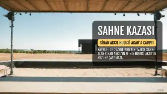 Sinan Akçıl'ın konserinde Hulusi Akar'a el çarptığı an kameraya yansıdı
