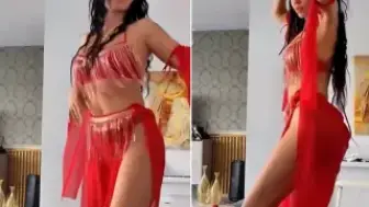 Ebru Polat Oryantal Dersleri Aldı: "Aç Kalmam Gibi"