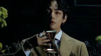 BTS Üyesi V'nin Recep İvedik Ceketine Benzer Kostümü Tartışma Yarattı