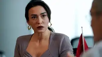 Oyuncu Ecem Özkaya'nın Hayatı ve Kariyeri Mercek Altında