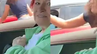 Selda Bağcan Trafikte Hayranıyla Objektif Karşısına Geçti