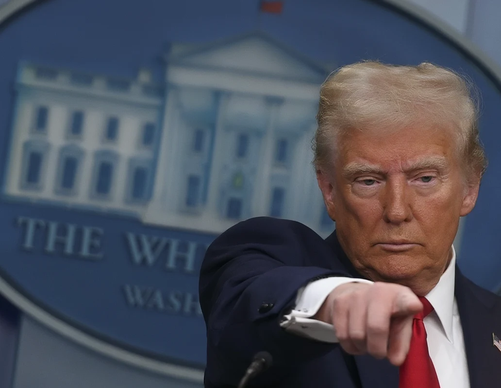 ABD Başkanı Trump'tan Apple CEO'su Tim Cook'a Övgü Dolu Sözler