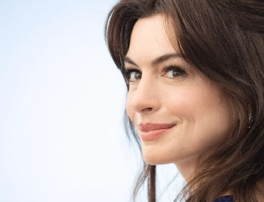 Anne Hathaway, People Dergisi Tarafından 'Dünyanın En Güzel Kadını' Seçildi