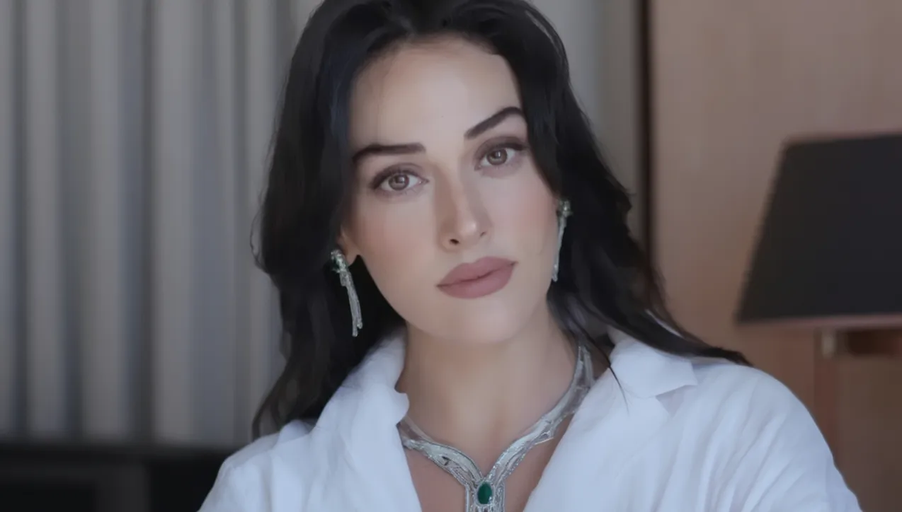 Esra Bilgiç'ten Gelen Paylaşım Beğeni Yağmuruna Tutuldu