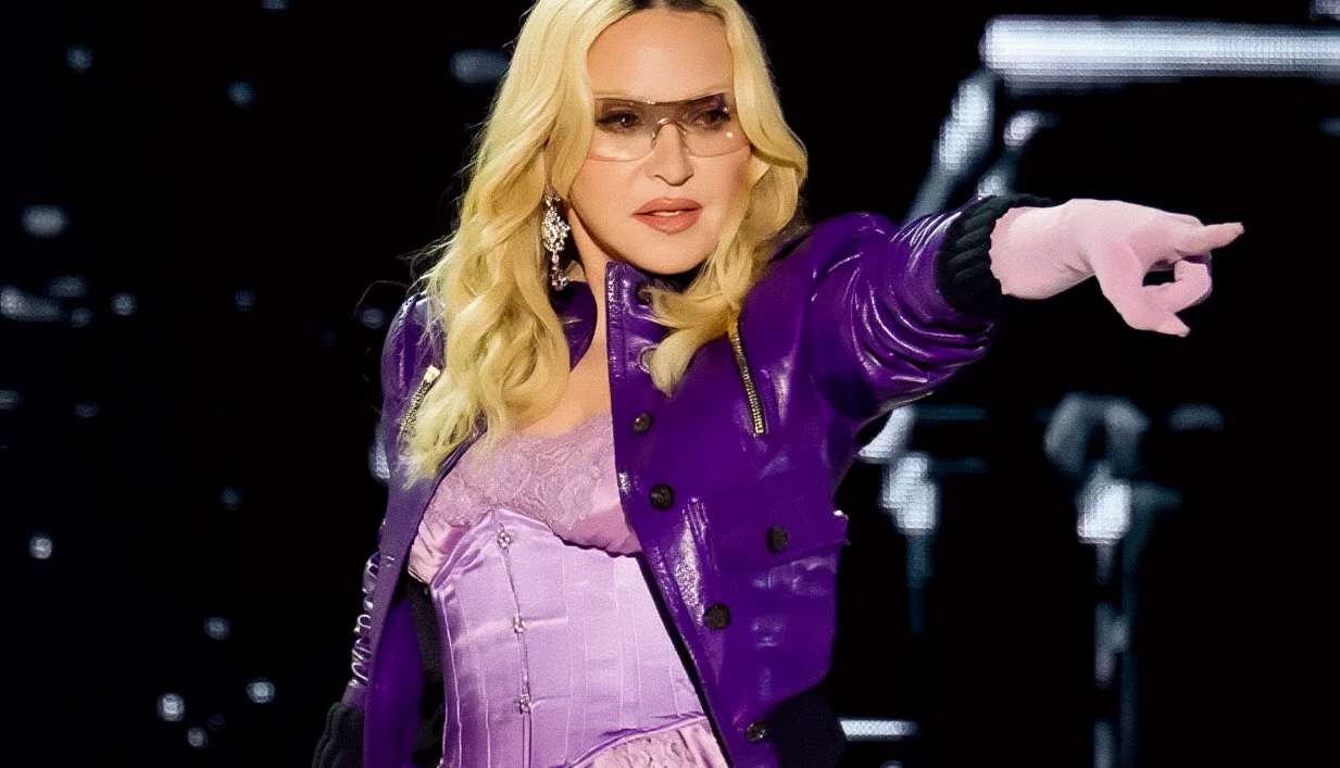 Madonna, Coachella'da Kaybolan Değerli Kostümlerini Arıyor